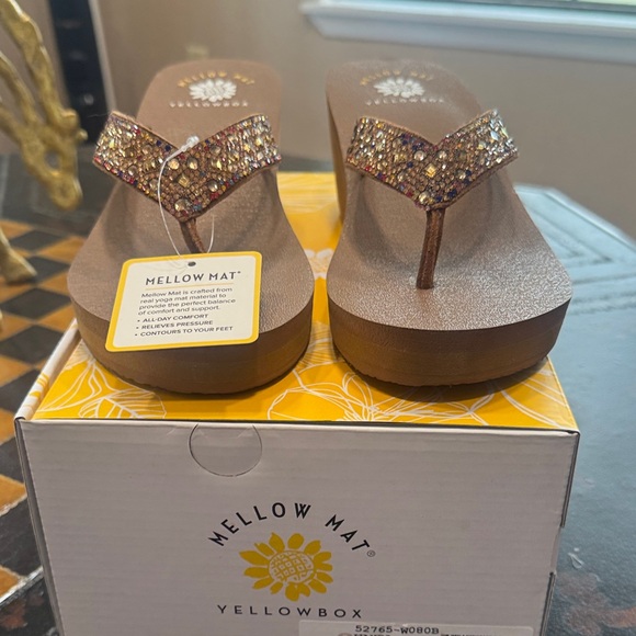 Yellow Box Women's Multicolor Bling Sandals- NEW with box. Size 8. - Picture 6 of 8